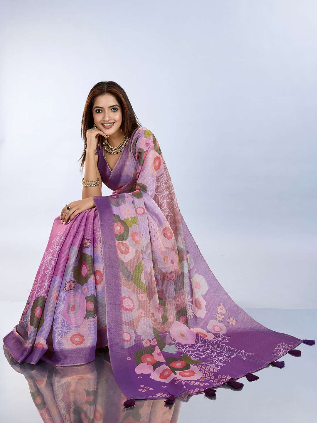 Elegant Lavender Floral Printed Linen Saree with Geometric Border and Tassels - Image 2